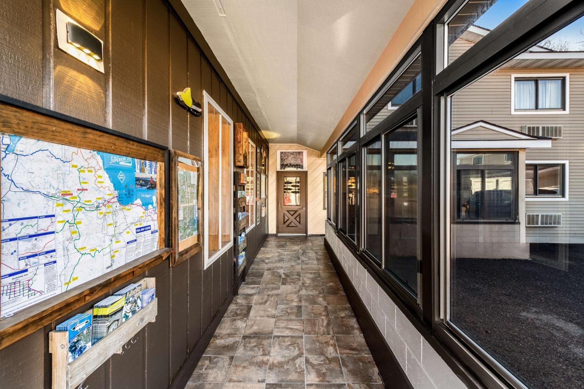Americas Best Value Inn Marquette Exteriér fotografie